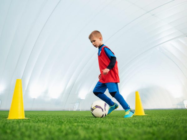 5 acessórios essenciais para iniciar no futebol infantil